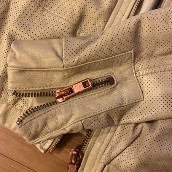 Kenna - T Leather Bomber Jacket - Picture 4 of 8